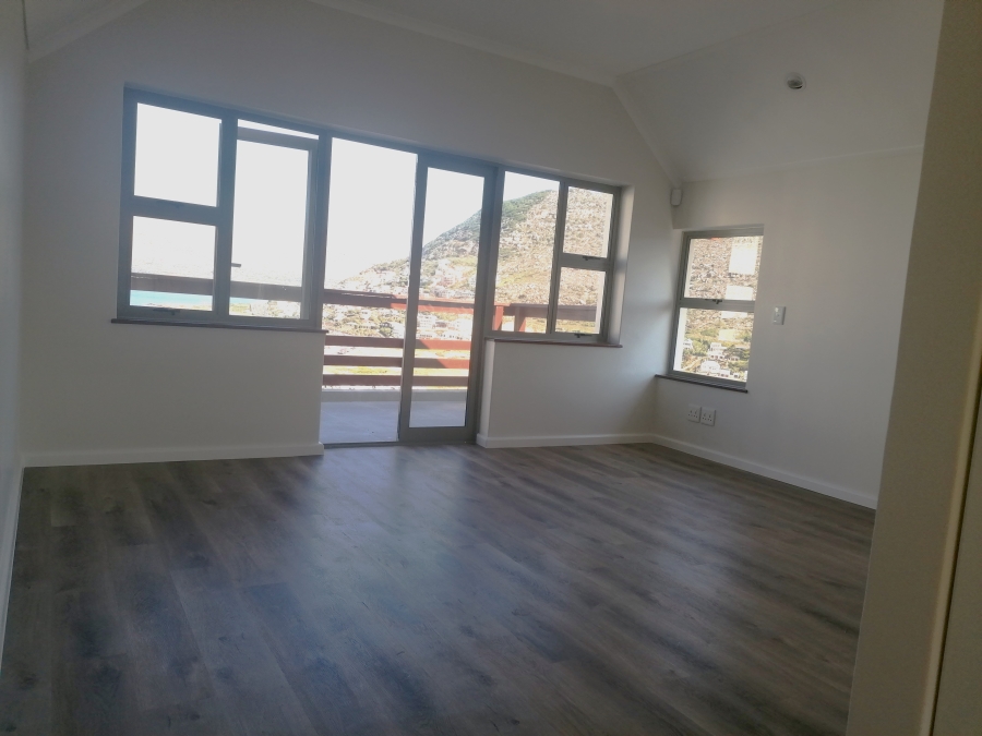 To Let 4 Bedroom Property for Rent in Glencairn Heights Western Cape